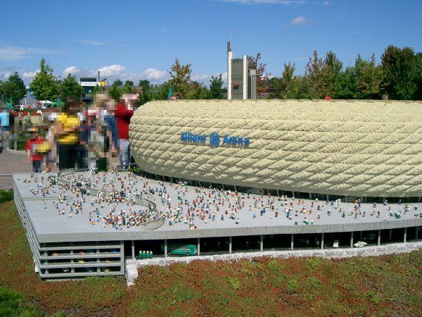 Die Allianz-Arena im Modell. Alleine dieses Modell hat rund 1 Mio. Steine benötigt - im ganzen Legoland sollen es 25 Mio. sein.