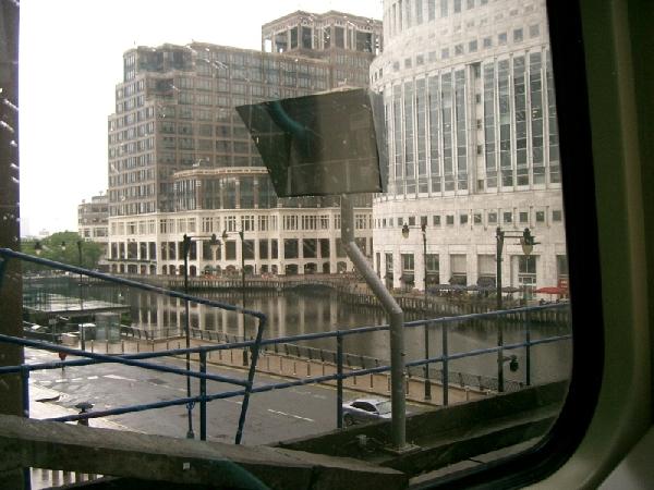 Typisches Bild der Docklands. Alte Lagerhallen beherbergen nun Büros, Wohnungen oder Hotels.