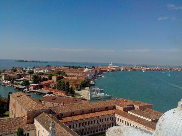 Blick über die Isola della Giudecca - einer der vielen Inseln, aus denen Venedig besteht.