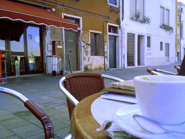 Kurze Kaffeepause auf der Promenade von Giudecca.